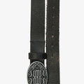 Cinturón Nuvo Sofia Sarkany de cuero negro con hebilla ovalada plateada y diseño 'SS' grabado. Ideal para un look canchero.