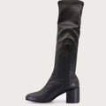 Bota Nexa negra Sofia Sarkany, diseño elegante, alta de cuero con taco y cierre lateral.