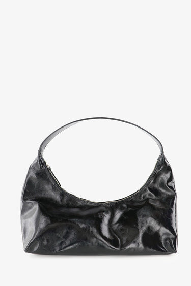 Cartera Rune negra Sofia Sarkany, estilo hobo, cuero charol, look canchero y elegante.