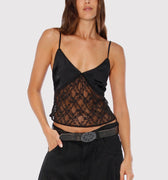 Top Oni Sofia Sarkany negro de satén y encaje lencero, ideal para un look canchero y sofisticado.