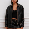 Campera Traf Sofia Sarkany negra de ecocuero con costuras claras, ideal para un look canchero y moderno.