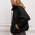 Buzo Sure negro Sofia Sarkany, modelo con hoodie oversize canchero, un look urbano y cómodo.