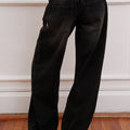 Jean Kip oscuro de Sofia Sarkany, estilo wide leg, detalle de bolsillos traseros, perfecto para un look canchero.